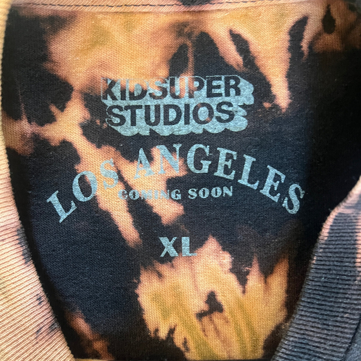 [BLACK-TIE DYE ORANGE] LOS ANGELES COMING SOON LOGO TEE